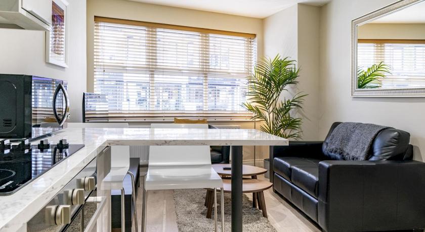 Pass the Keys Fabulous 1BR Apartment close to City Centre