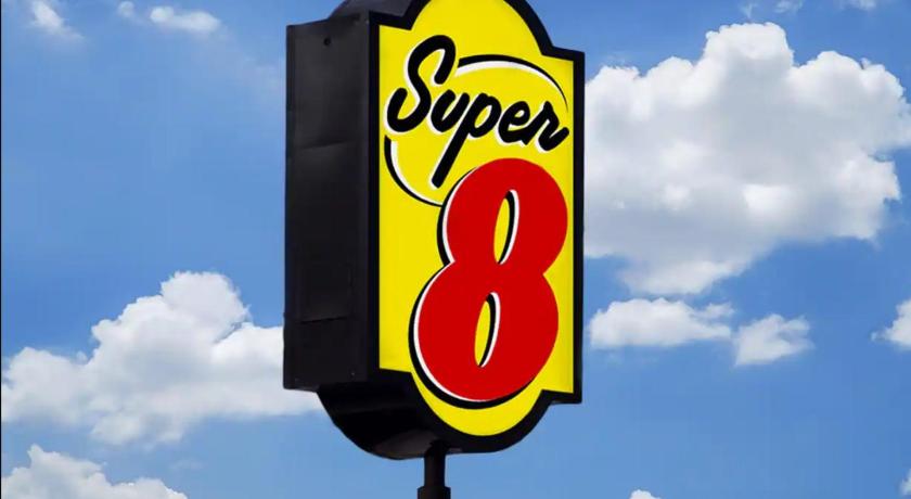 Super 8 by Wyndham Fort Worth Entertainment District