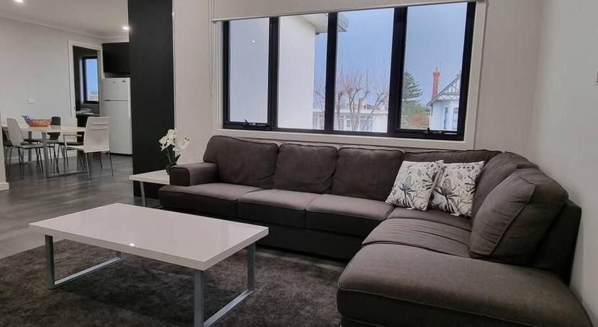 Spacious Modern Apartment - St Kilda East