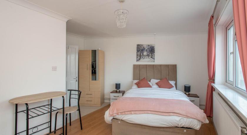 Modern Studio Apartments in Bromley, Greater London near Tesco and Sundridge Park Station
