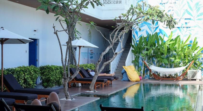 Dip & Doze Boutique Hostel