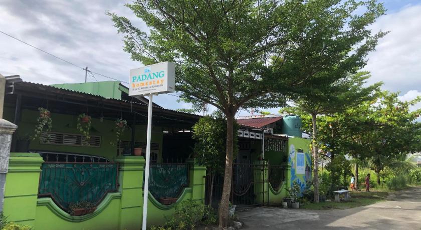 Padang Homestay