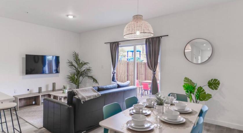 Amazing Townhouse 15 minutes from the Beach