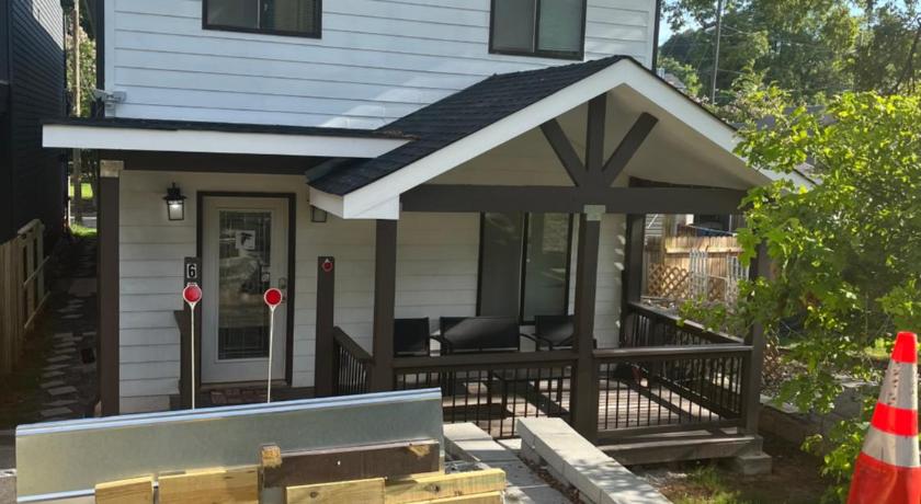 Atlanta Unit 2 Room 3 - Atlanta Bests Kept Secret Private Bedroom & Bathroom
