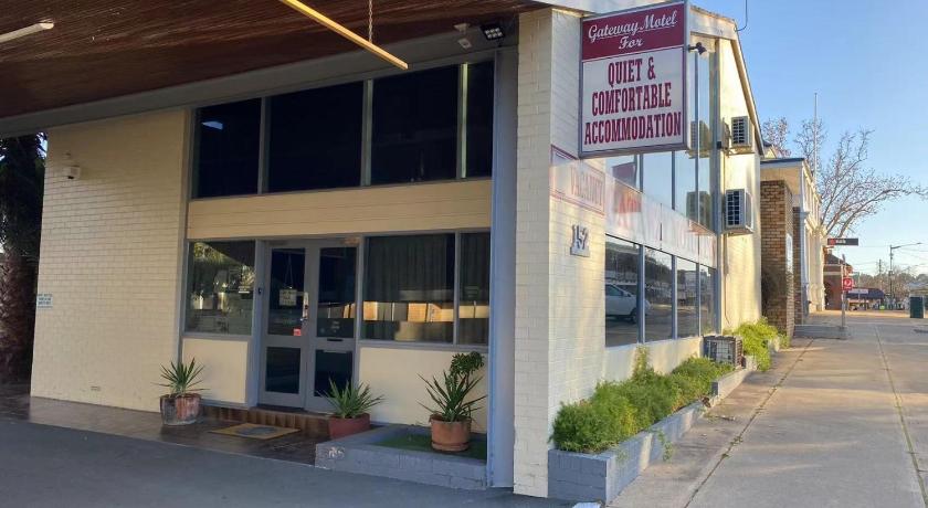 Gateway Motor Inn