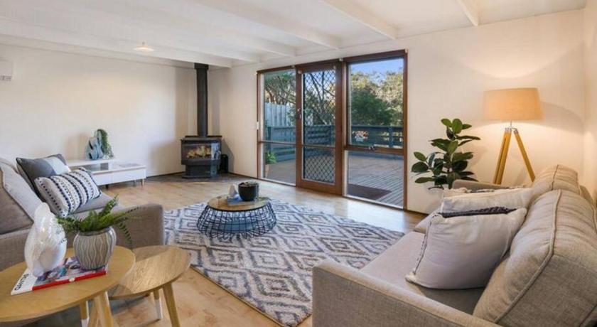 Modern Beach House -Log Fire ,Wineries, Hot Springs and Golf