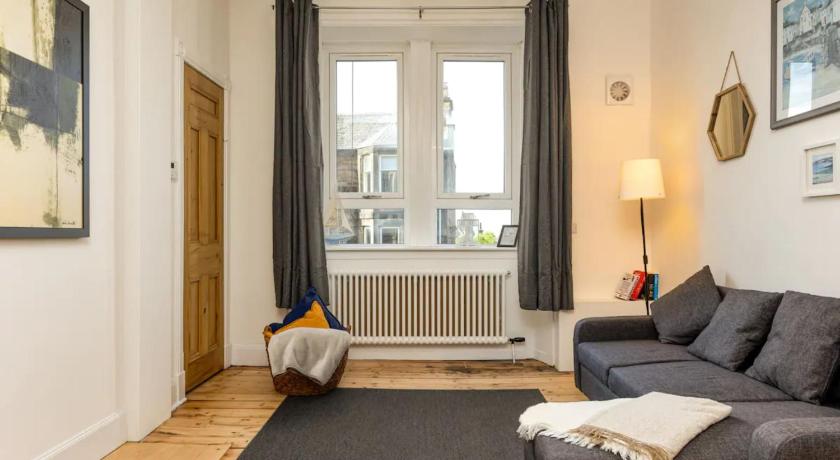 Brand New 1 Bedroom Apartment right beside Arthur's seat