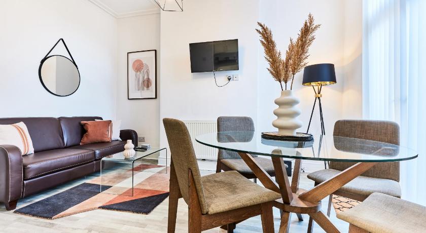 Host Liverpool - Rooms in Spacious CoLiving and CoWorking home with Garden