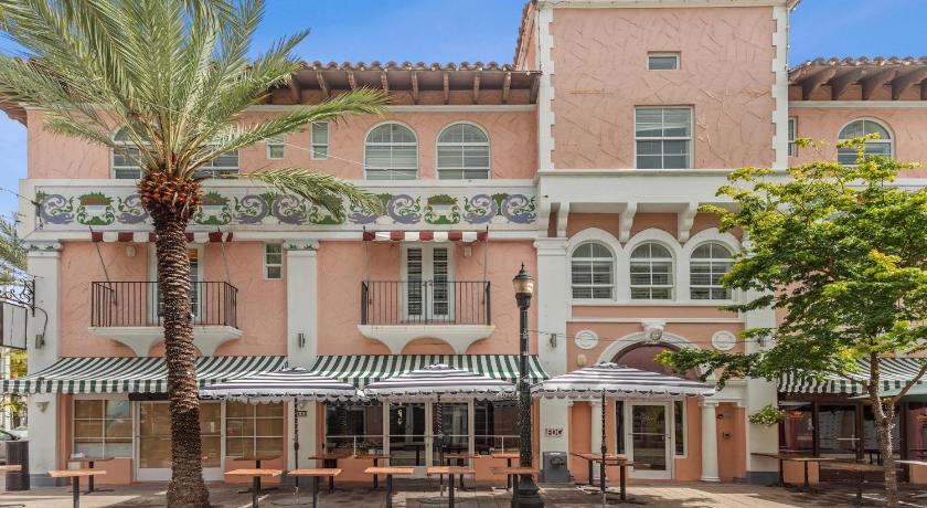 El Paseo Hotel