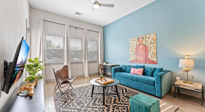 Modern & Chic 1BR Luxury Apts Close to Downtown & Airport