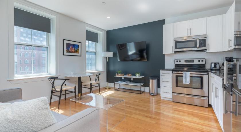 West Broadway Quarters by Short Term Rentals Boston