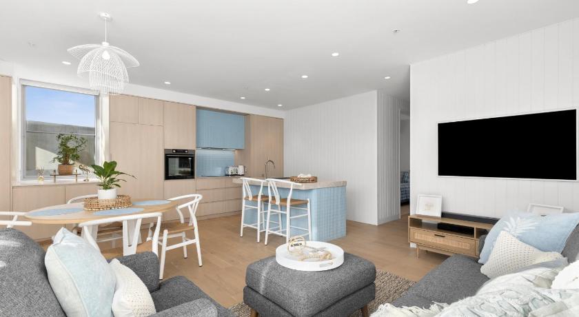 LUXE @ THE TERRACE- BRAND NEW, 250M- BEACH + TOWN!
