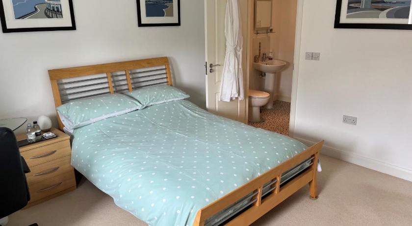 Peterborough, Hampton Vale Lakeside En-Suite Large Double bedroom with great modern facilities