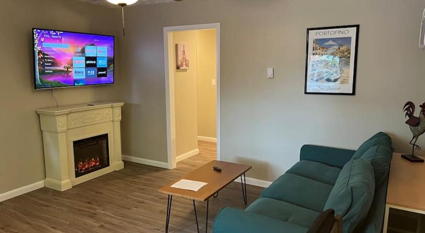 Carter #6 Two Bedroom Apartment near Xavier
