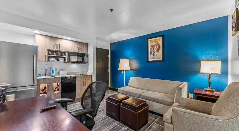METRO TEMPE APARTMENTS studio w two king beds