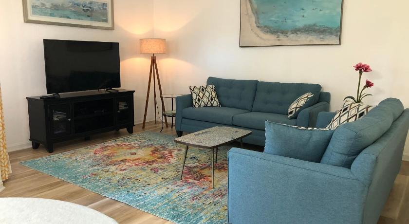 o BEAUTIFUL CONDO MINUTES FROM GORGEOUS CLEARWATER BEACHES o