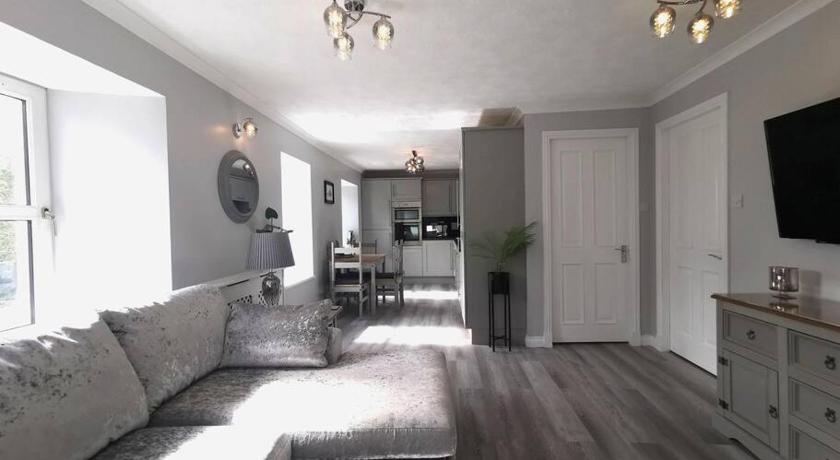 B'Dazzled Flat, Castletown