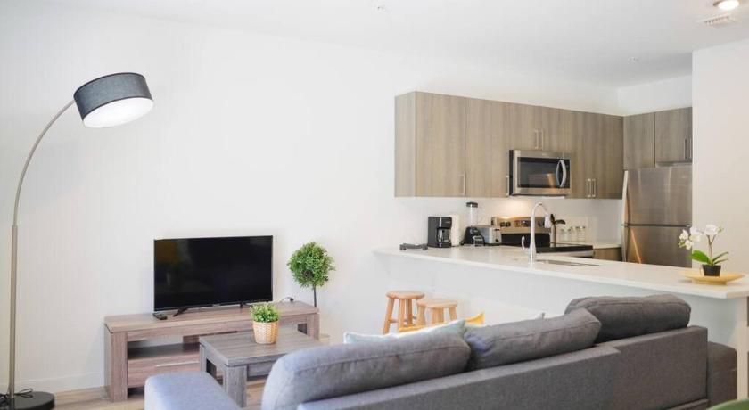 Awesome Townhouse 15 minutes from the Beach