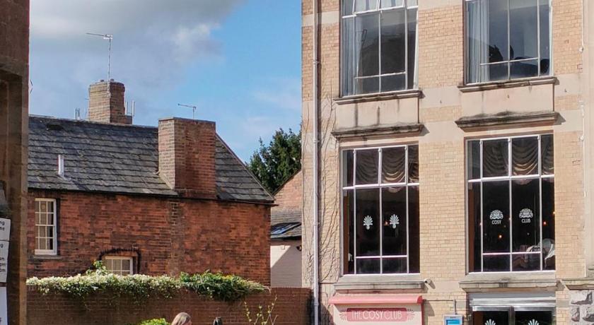 Stunning 2-bed Listed Apartment in Taunton's historic centre