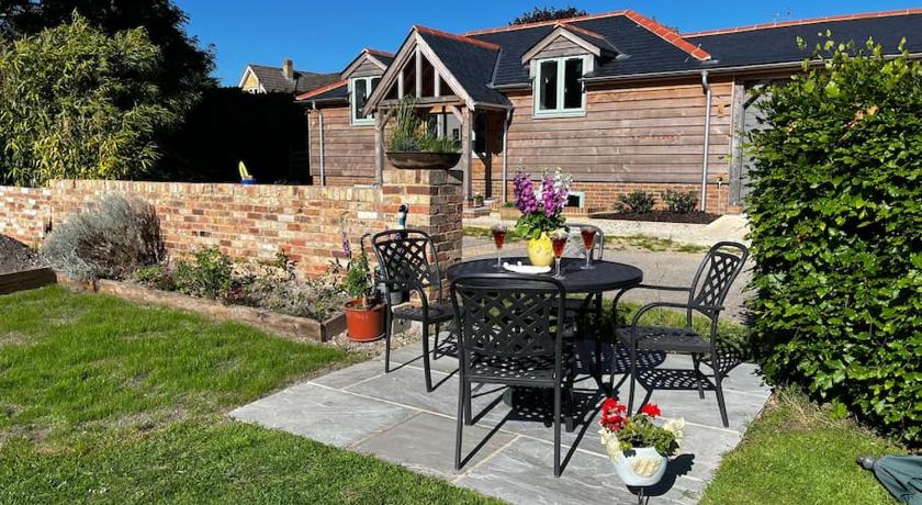 Byre - Farm Cottage on 9 acre Equestrian Small Holding