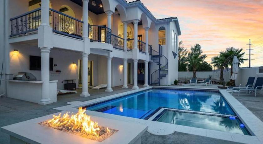 Greek Goddess, Private Heated Pool and Hot Tub