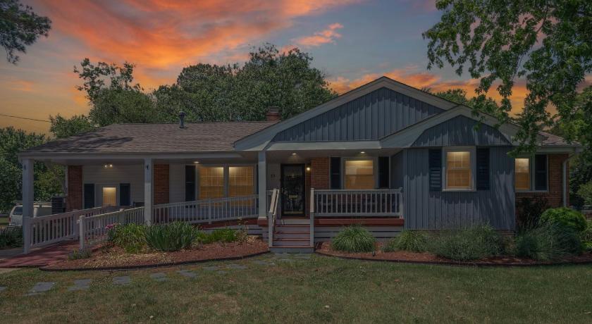 LUXURY HOME 5 BR 3 BA Near Beaches and Venues