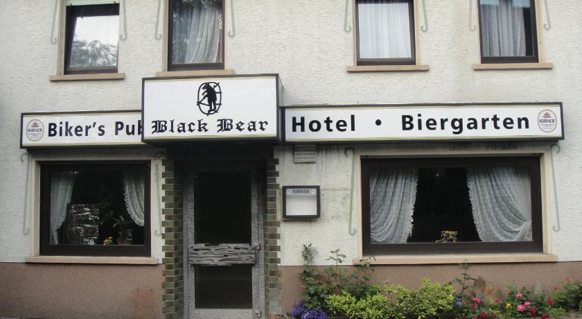 Black Bear Bikers Pub-Hotel