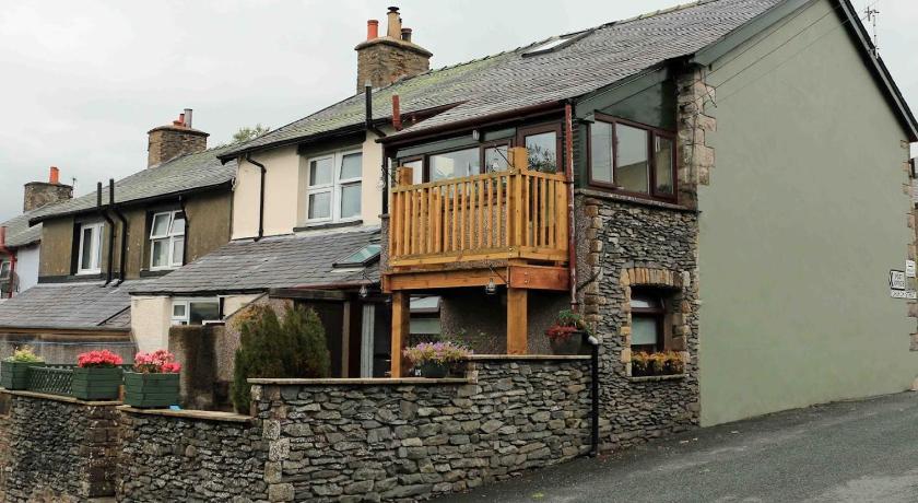 Cumbrian cottage, sleeps 6, in convenient location