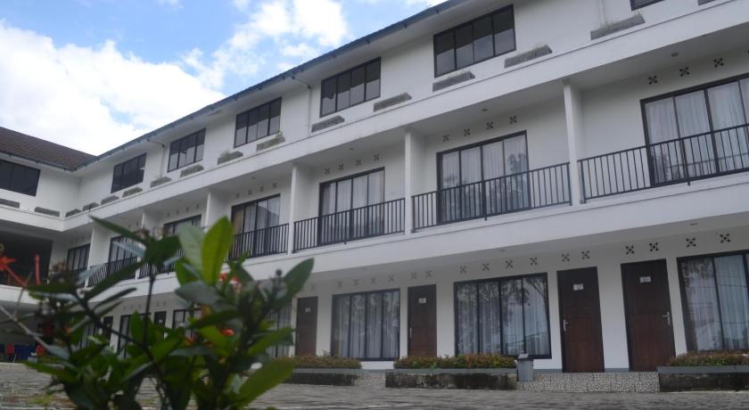 PUNCAK VILLAGE HOTEL & KAMPUNG MAIN ANAK