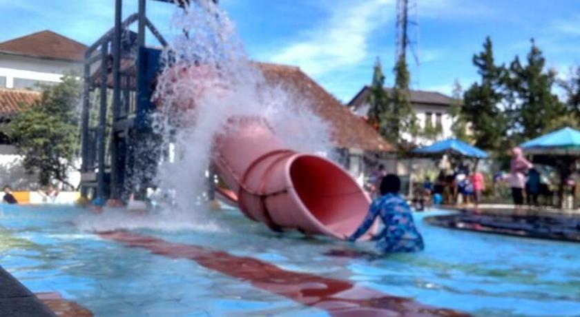 PUNCAK VILLAGE HOTEL & KAMPUNG MAIN ANAK