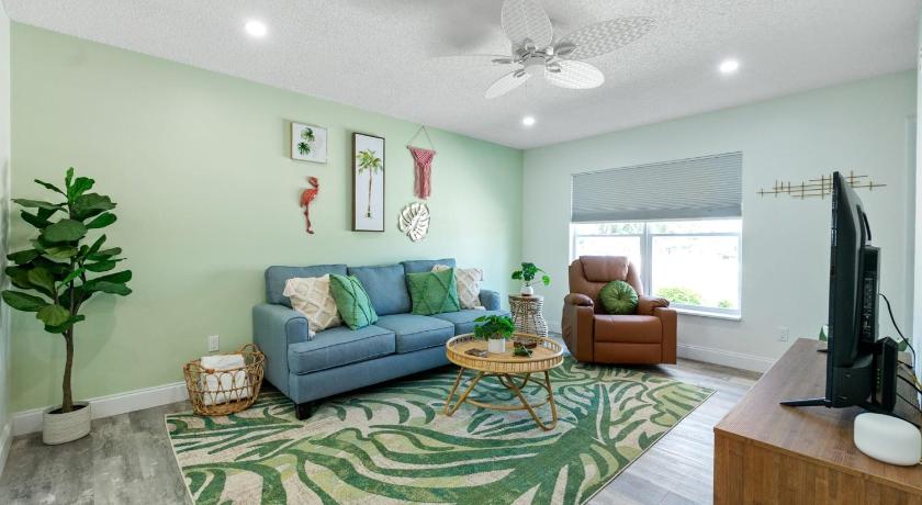 Paradise Palms- Tropic Suite- Pool - Steps to Ocean - 10 min to Downtown