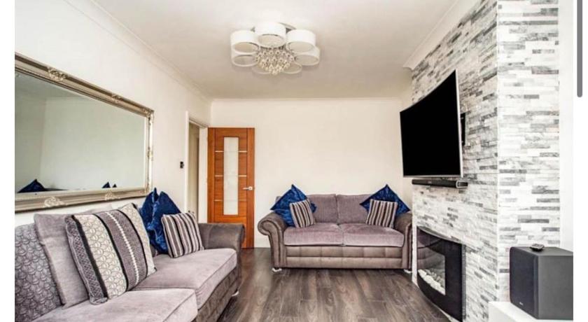 2 Bed - walking distance to Harry Potter Studio