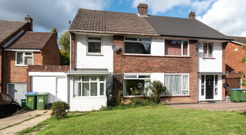 3 Bedrooms house ideal for long Stays!