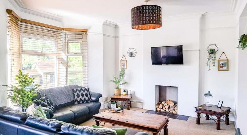 3 bed flat near to Cardiff and Cardiff Bay