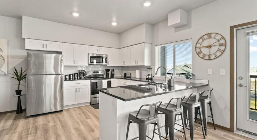 Very New 2 Bed 2 Bath Near DT and Perry District