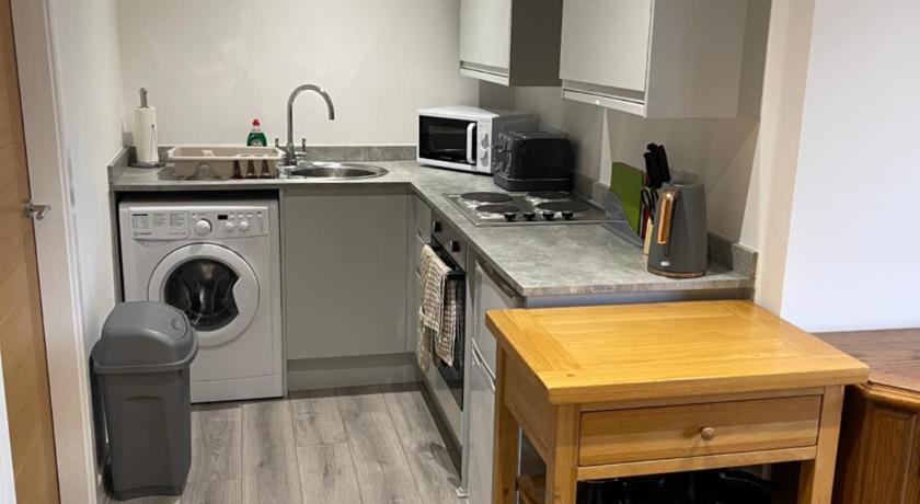 Lovely, Sleeps 8, Cafe Bars, Central Formby