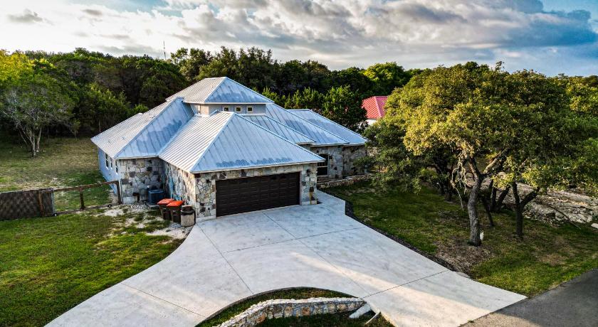 Lakeview Luxury
