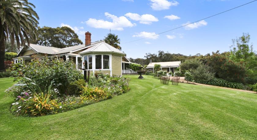 Clovelly Cottage