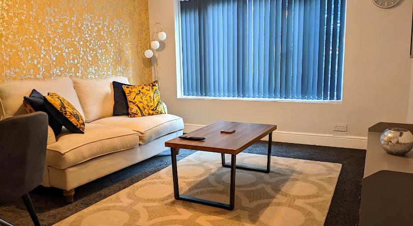 Racecourse Apartment