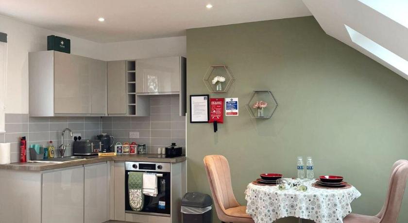 Cambridge Studios and Suites by Tas Accommodations