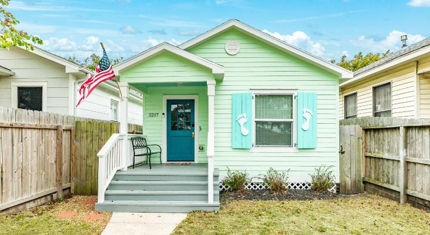 Barefoot Coastal Cottage
