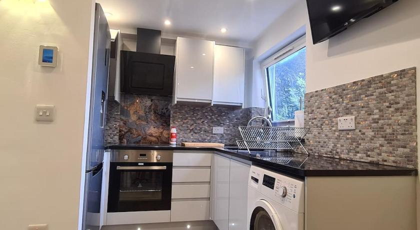 THE ONE- luton 1 bed, free parking