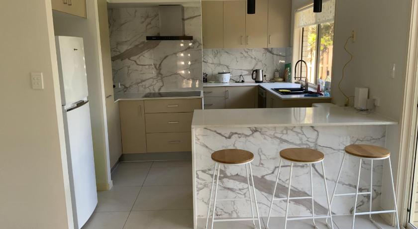 Shared house with other guests near shopping center and theme parks