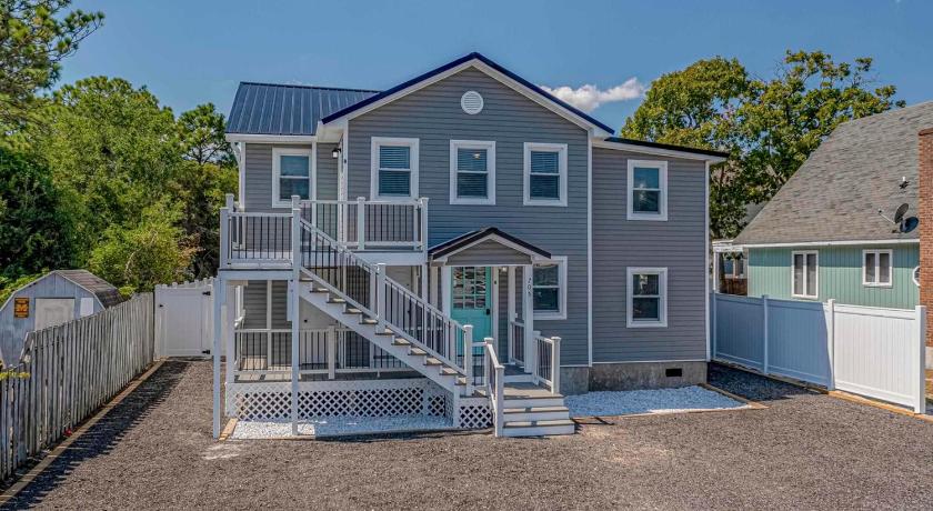 Immaculate Lower Level Apartment With Putting Green and Pool! Pet Friendly! 3 Bedroom- 2 Bath Unit A