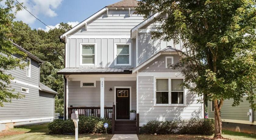 Meet Me in Athens I Beautiful 4-Bdrm House I 1 Mile to DT and Mins to UGA