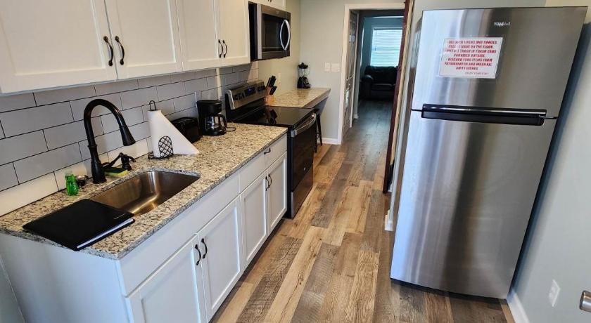 125 Atlantic Avenue Unit I - Pet Friendly! Walk To The Beach and Pier! 1BR -1BA - Sleeps 2-4 guests!