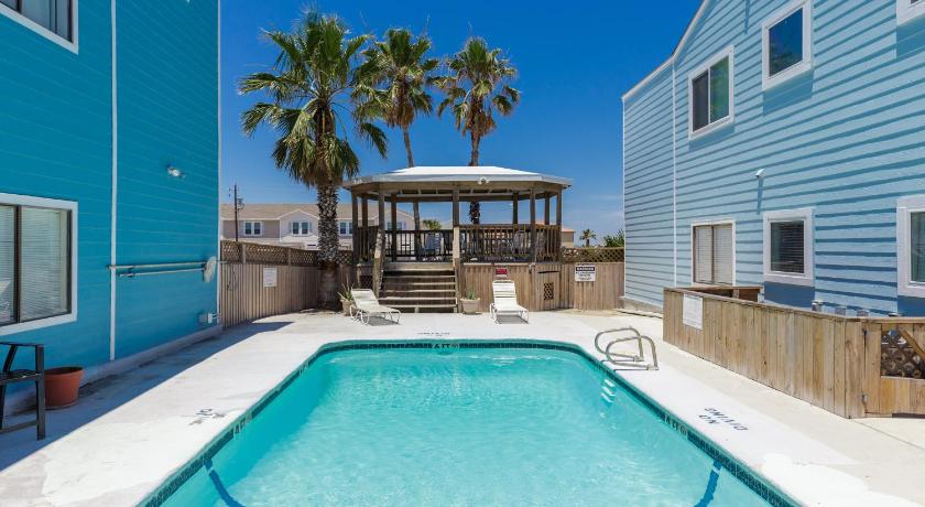 Affordable family condo -walking distance to beach by Mustang Island, Sleeps Four, 2025 Traveler Awa