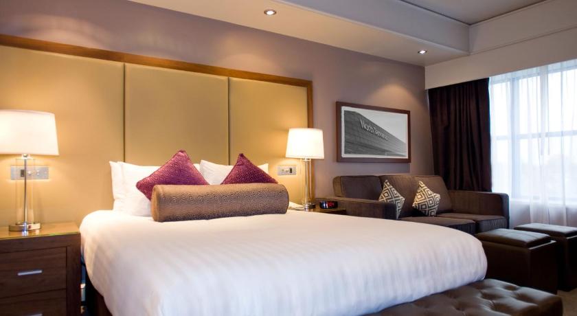 Sandman Signature London Gatwick Hotel