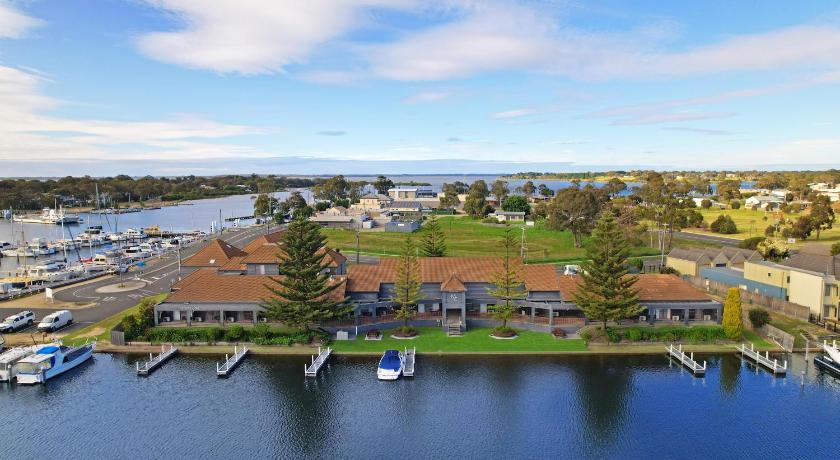 Mariners Cove Waterfront Motel and Apartments