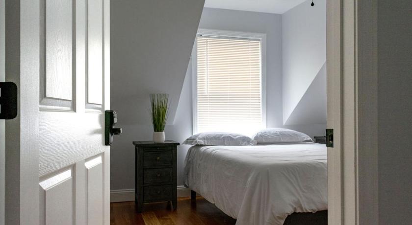 Queen Bed - Boston - RM 2